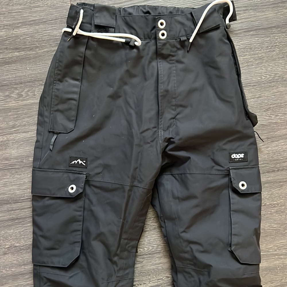 DOPE SKI PANTS SIZE MEDIUM